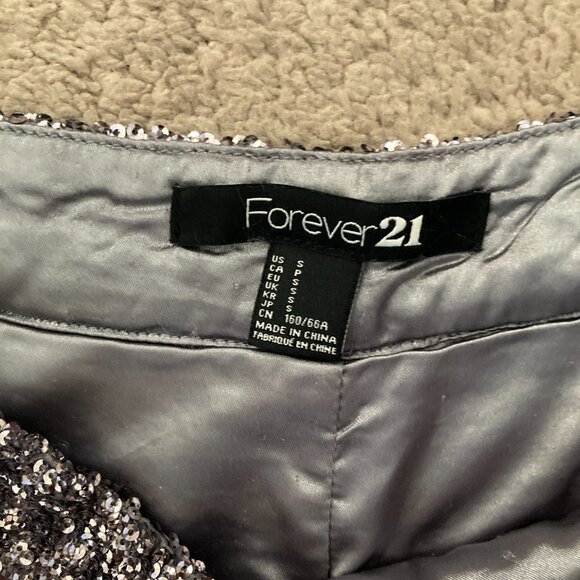 Forever 21 grey sequin shorts size small - Picture 3 of 3